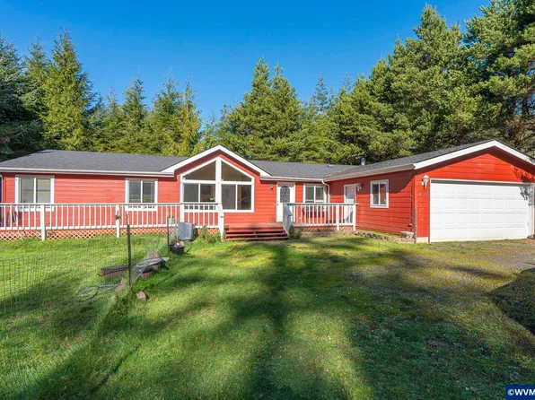 290 SW Newton Dr, Waldport, OR 97394