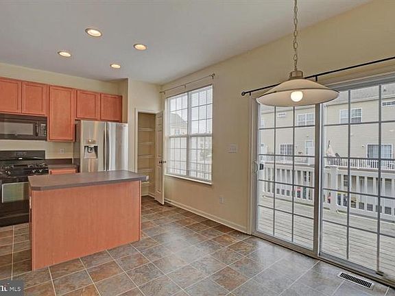 2nd image of 323-1 S Parkway Dr