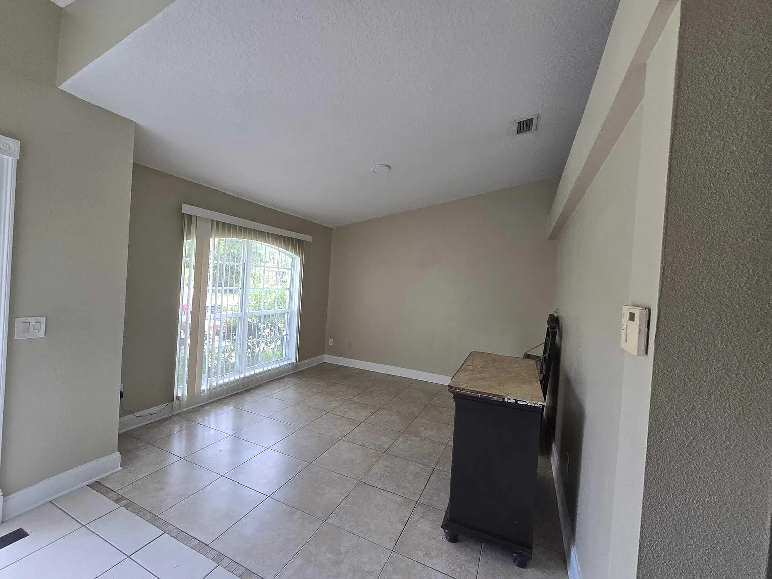 4 bed, 2.0 bath, 1814 sqft, $2,800 — Photo 4