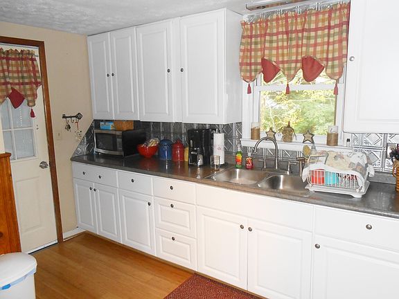 2nd image of 162 Marne Dr NE