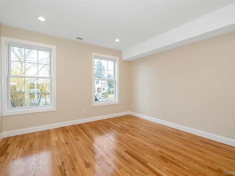 16 Grand Blvd — Photo 16