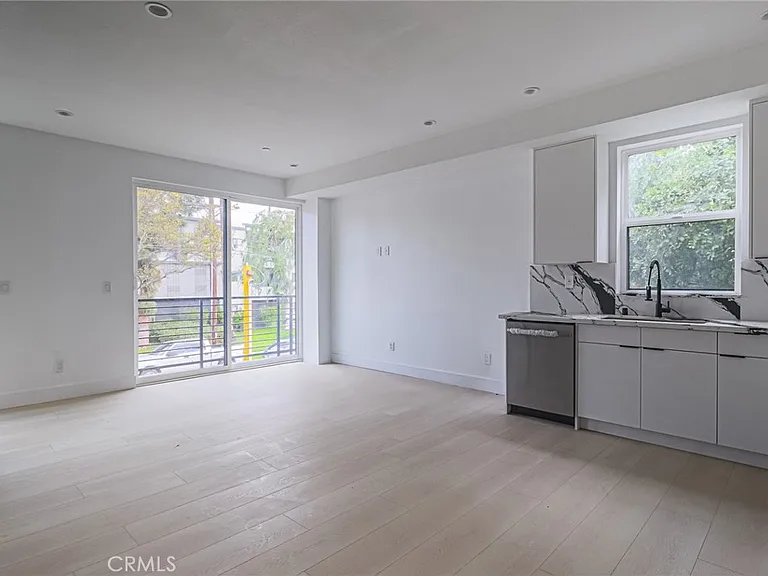 11810 Gilmore St — Photo 11