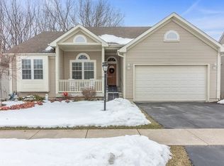 861 Prairie Ridge Dr, Woodstock, IL 60098