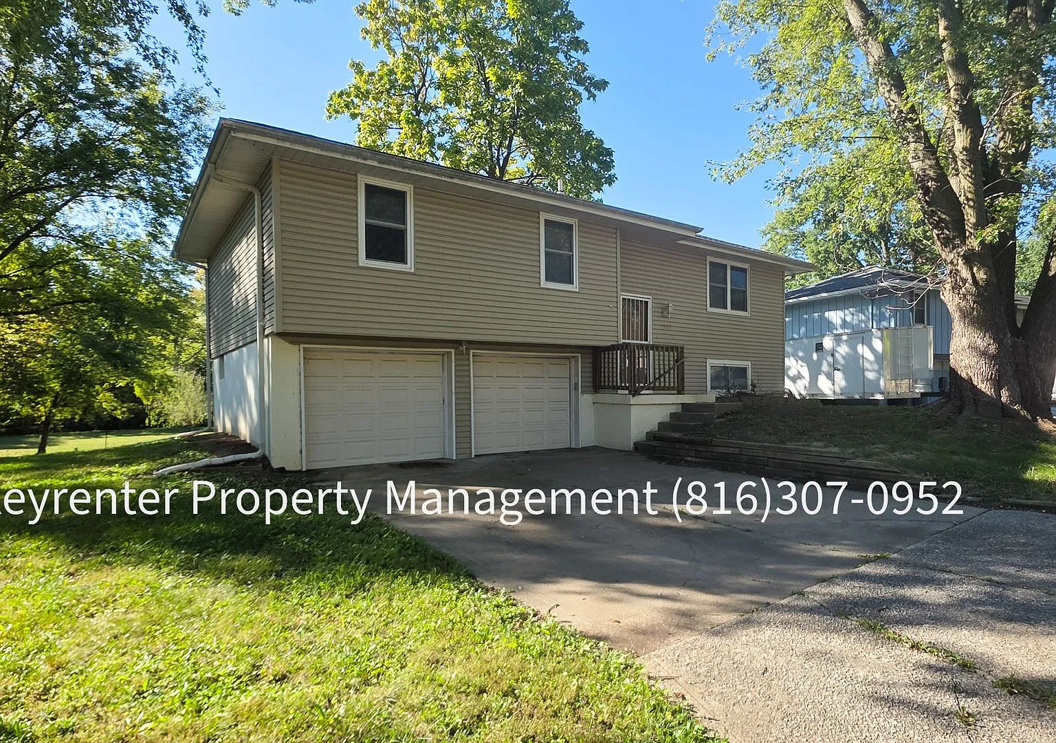 Welcome to 1407 SE 19th Street in Oak Grove, Missouri! — Photo 2