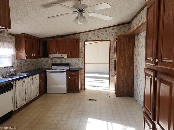 5th image of 141 Blair Dr