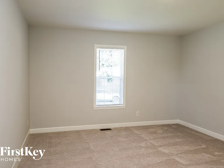 1259 Vincent Dr — Photo 12