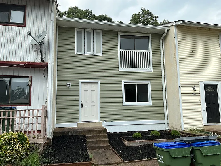 18 Wayside Ct — Photo 1