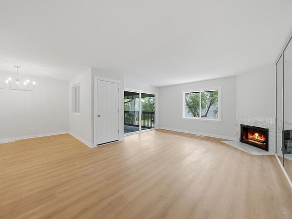 4th image of 19409 Oakwood Ave Unit E