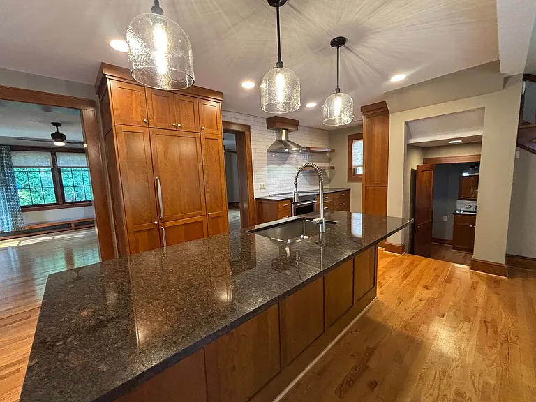 2412 Alberta Ave SW — Photo 21