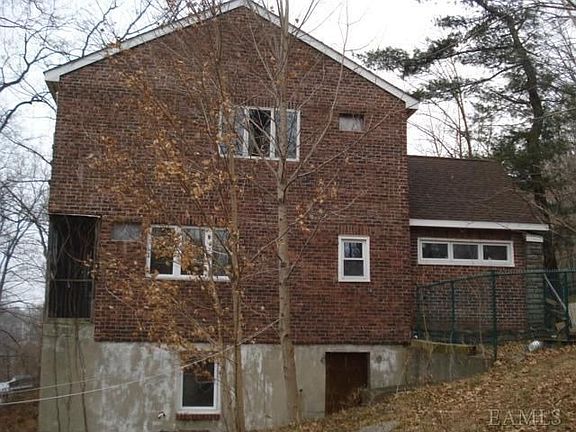 5th image of 3376 Mohegan Ave
