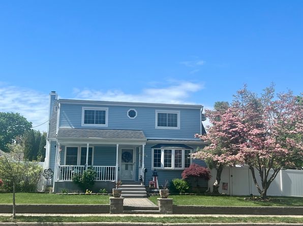 104 Golding Ave, West Babylon, NY 11704