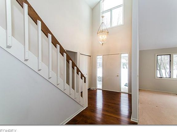 3rd image of 21 Deerfield Ln