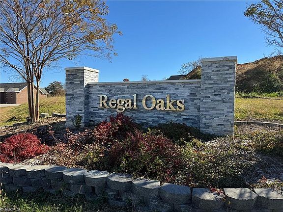 5th image of 130 Oak Pointe Ln