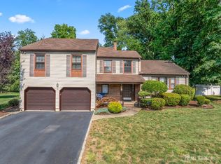 5 Pine Ridge Dr, Edison, NJ 08820