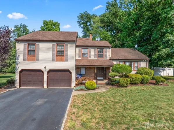 5 Pine Ridge Dr, Edison, NJ 08820