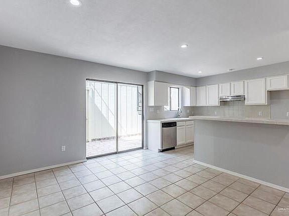 2nd image of 1121 Redbud Ave