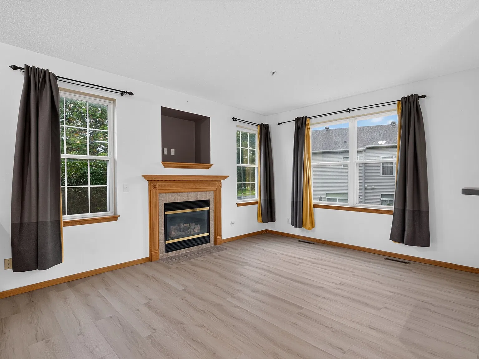3 bed, 2625 sqft, $2,850 — Photo 4
