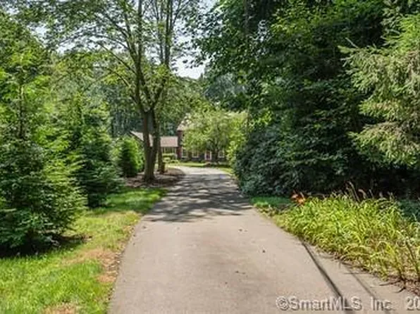 17 Laurelwood Drive, Wallingford, CT 06492