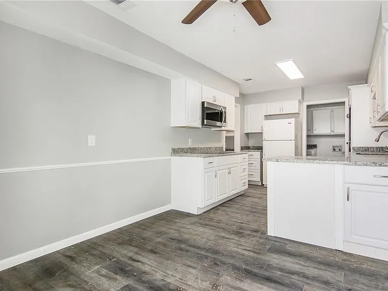 2808 Golfing Green Dr — Photo 10