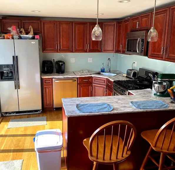 47 Lawrence Ave — Photo 3