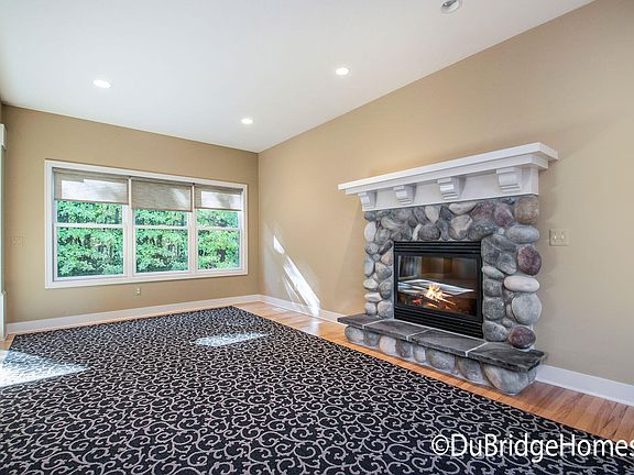 4th image of 4000 Sundial Ct NE
