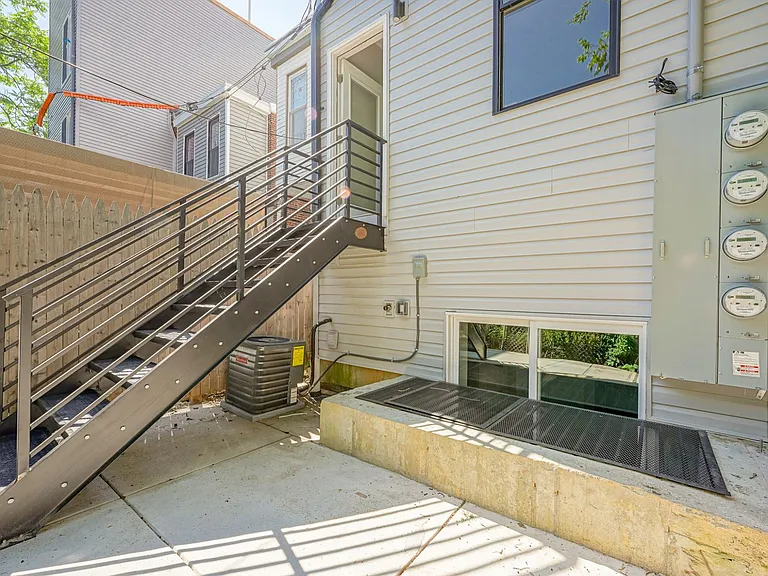 5223 Irving St #1 — Photo 15