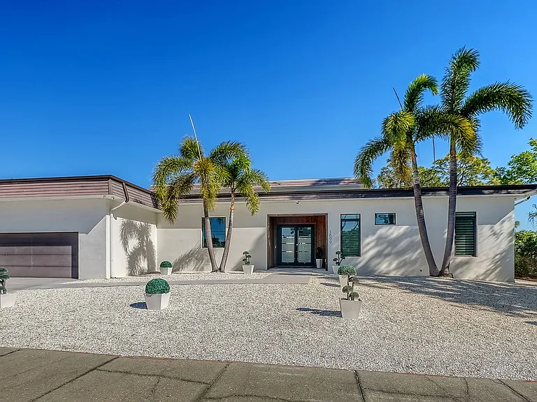 1899 Vamo Way — Photo 4