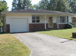 305 Lakeshore Dr, Carterville, IL 62918