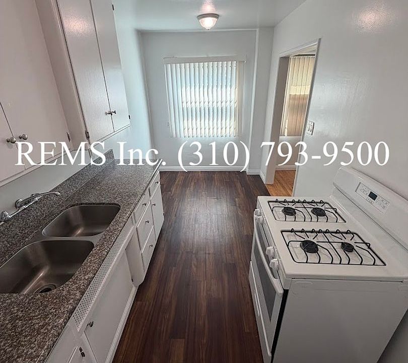 1st image of 938 S Oak St APT 2