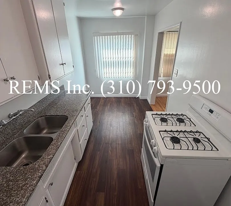 938 S Oak St #2