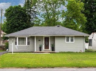 135 Kensington Dr, Utica, NY 13501