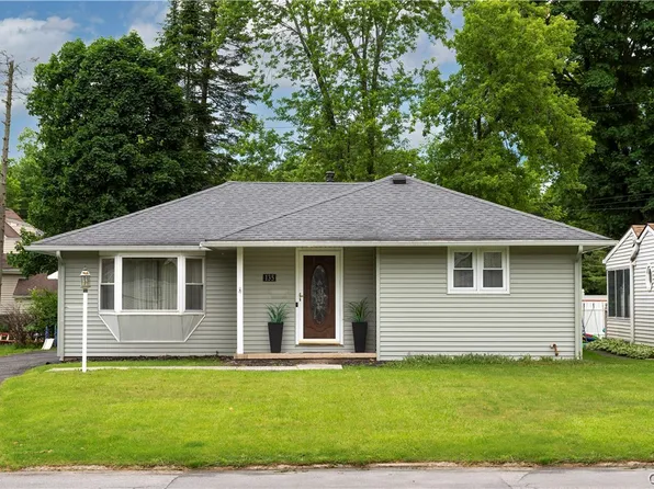 135 Kensington Dr, Utica, NY 13501