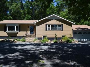 5 Farrell Ln, Glen Gardner, NJ 08826