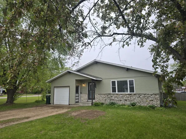 461 E Green Meadow Dr, Wautoma, WI 54982