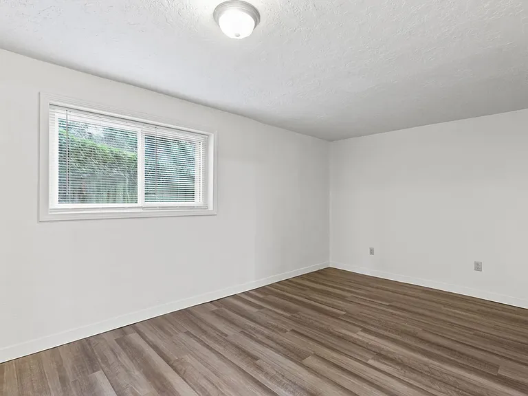4320-4328 NE Maywood Pl — Photo 10