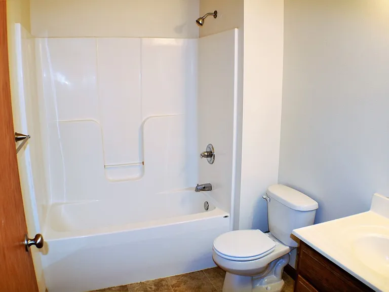 565 Pond View Drive — Photo 18