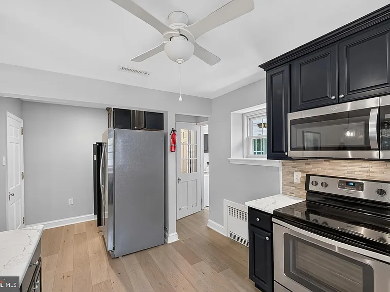 1512 Wilson St — Photo 8