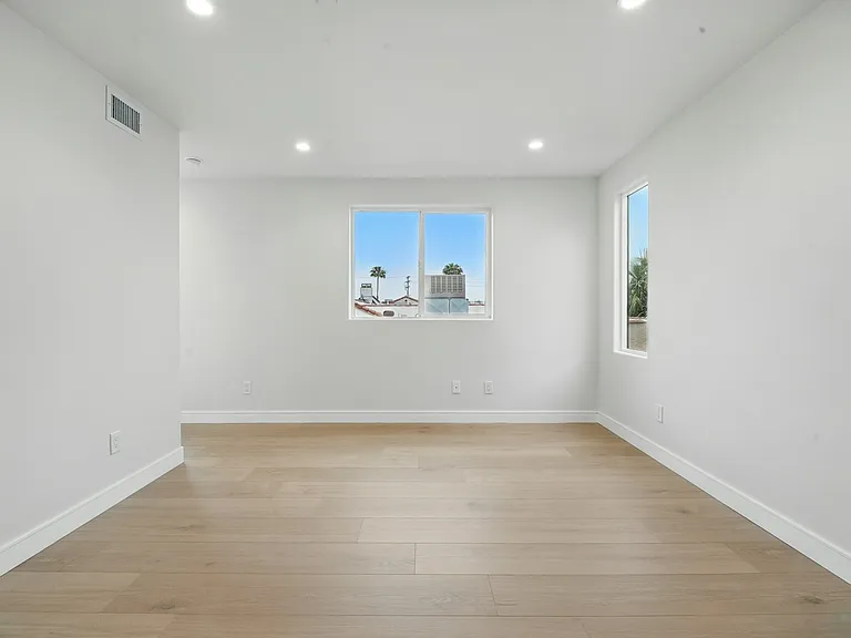 8234 Blackburn Ave #1/2 — Photo 21