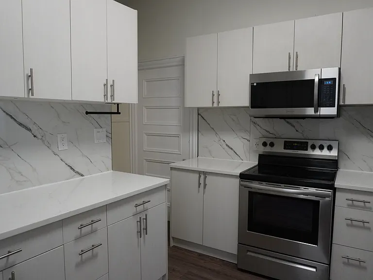 455 Besserer St — Photo 11