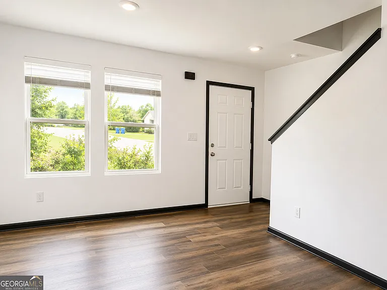 105 Loblolly Ln — Photo 3