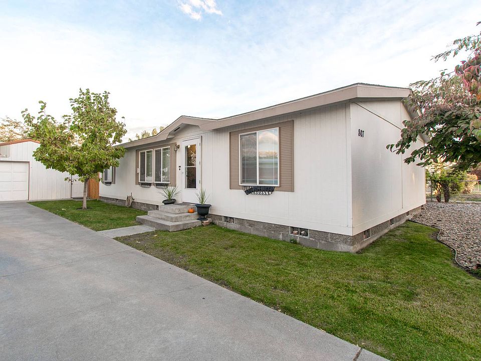 1st image of 807 N Waldemar Ave