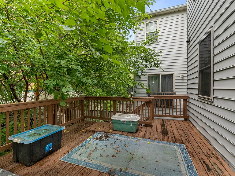 Deck to be restained before next guest!