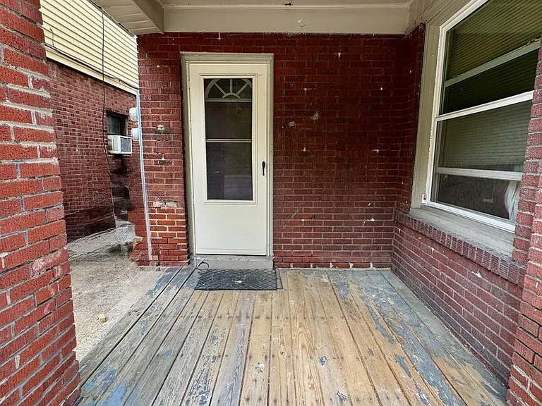 215 Spencer Ave — Photo 3