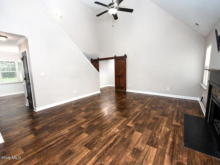 204 Gillcrest Ct — Photo 12