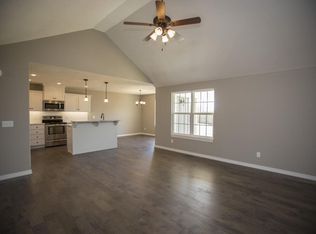 825 S Trail Point Ct, Nixa, MO 65714