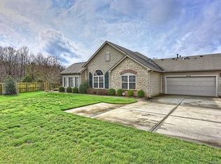 2334 Coltsview Ln, Matthews, NC 28105