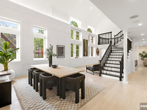 1101 Bloomfield St, Hoboken, NJ 07030