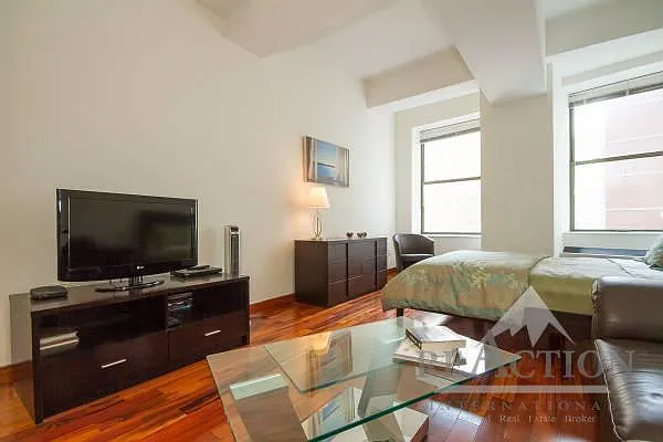 Sold by Reaction | media 2