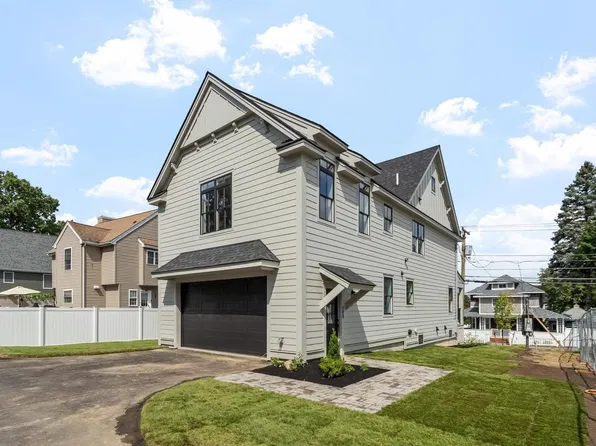 688 Westford St, Lowell, MA 01851