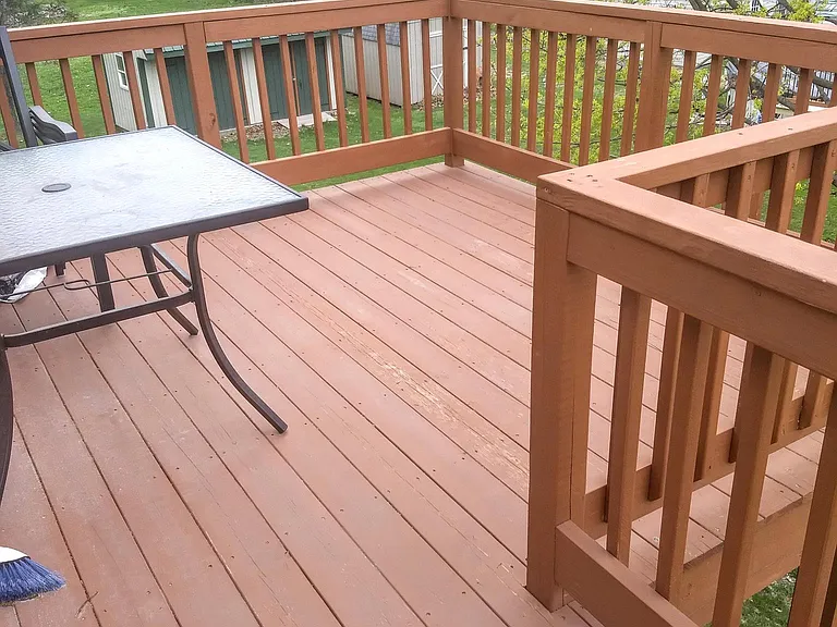 Large Eating/Deck